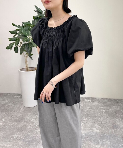 fredy emue(フレディエミュ)の「2WAYオフショルギャザーブラウス(シャツ/ブラウス・レディース・オフホワイト/ブルー/ブラック・38)」の16枚目の写真