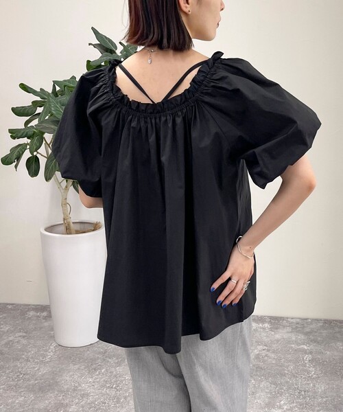 fredy emue(フレディエミュ)の「2WAYオフショルギャザーブラウス(シャツ/ブラウス・レディース・オフホワイト/ブルー/ブラック・38)」の18枚目の写真