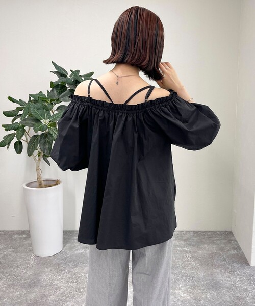 fredy emue(フレディエミュ)の「2WAYオフショルギャザーブラウス(シャツ/ブラウス・レディース・オフホワイト/ブルー/ブラック・38)」の22枚目の写真