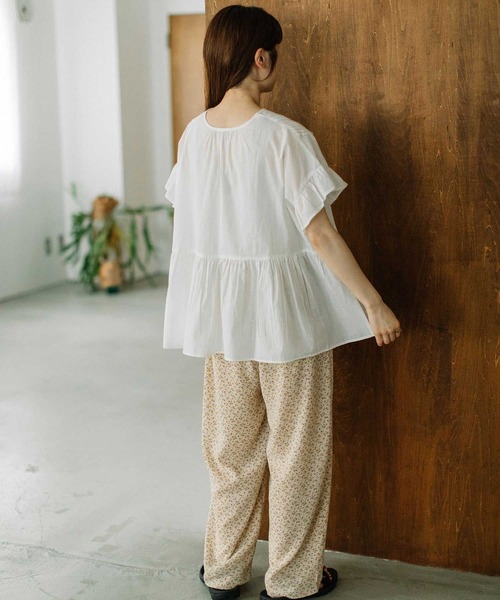 POU DOU DOU（プードゥドゥ）の「ピンタック使いプルオーバーブラウス（シャツ/ブラウス・レディース・ダークグレー/イエロー/オフホワイト・3）」の7枚目の写真