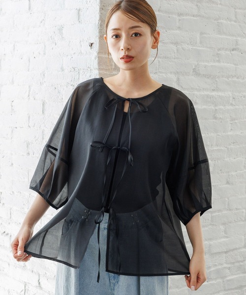 LAKOLE（ラコレ）の「2WAYリボンアップブラウス / 129991（シャツ/ブラウス・レディース・グレー/ブラック/ピンク/ベージュ・FREE）」の2枚目の写真