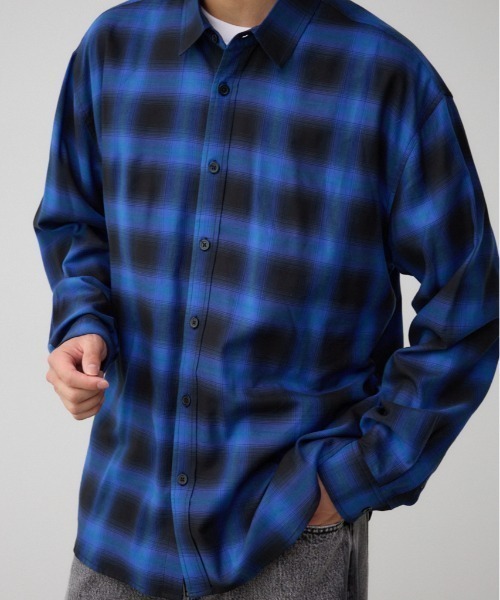 AZUL by moussy(アズールバイマウジー)の「オンブレチェックシャツ(シャツ/ブラウス・メンズ・ブラック系その他/レッド系その他/ブルー系その他・FREE)」の3枚目の写真