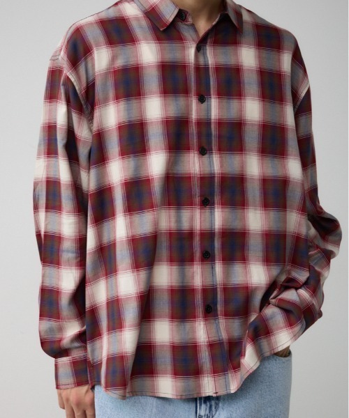 AZUL by moussy(アズールバイマウジー)の「オンブレチェックシャツ(シャツ/ブラウス・メンズ・ブラック系その他/レッド系その他/ブルー系その他・FREE)」の1枚目の写真