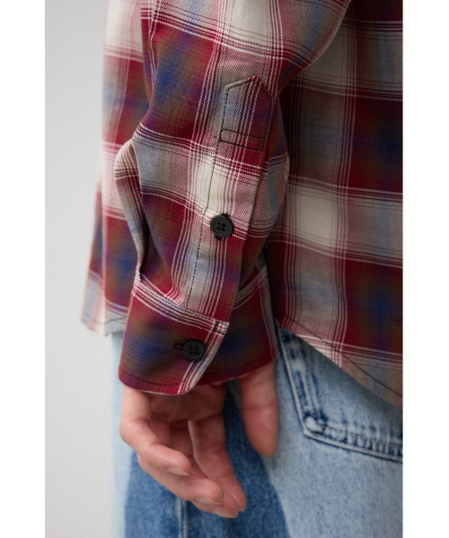 AZUL by moussy(アズールバイマウジー)の「オンブレチェックシャツ(シャツ/ブラウス・メンズ・ブラック系その他/レッド系その他/ブルー系その他・FREE)」の6枚目の写真