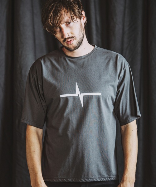 NO ID.(ノーアイディ)の「【NO ID.】Logo Print Crew Neck T-Shirt / ロゴ プリント クルーネック Tシャツ(Tシャツ/カットソー・メンズ・ブラック/ホワイト/グレー・2/1)」の1枚目の写真
