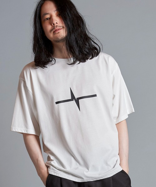NO ID.(ノーアイディ)の「【NO ID.】Logo Print Crew Neck T-Shirt / ロゴ プリント クルーネック Tシャツ(Tシャツ/カットソー・メンズ・ブラック/ホワイト/グレー・2/1)」の2枚目の写真