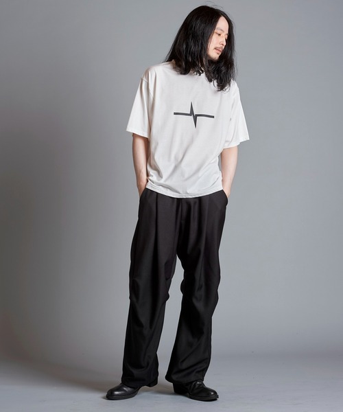 NO ID.(ノーアイディ)の「【NO ID.】Logo Print Crew Neck T-Shirt / ロゴ プリント クルーネック Tシャツ(Tシャツ/カットソー・メンズ・ブラック/ホワイト/グレー・2/1)」の18枚目の写真