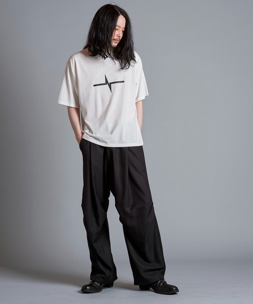 NO ID.(ノーアイディ)の「【NO ID.】Logo Print Crew Neck T-Shirt / ロゴ プリント クルーネック Tシャツ(Tシャツ/カットソー・メンズ・ブラック/ホワイト/グレー・2/1)」の17枚目の写真