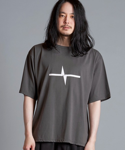 NO ID.(ノーアイディ)の「【NO ID.】Logo Print Crew Neck T-Shirt / ロゴ プリント クルーネック Tシャツ(Tシャツ/カットソー・メンズ・ブラック/ホワイト/グレー・2/1)」の15枚目の写真