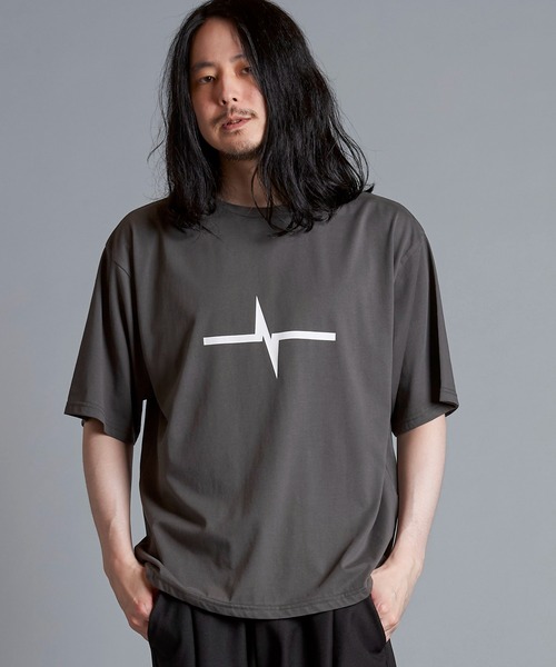 NO ID.(ノーアイディ)の「【NO ID.】Logo Print Crew Neck T-Shirt / ロゴ プリント クルーネック Tシャツ(Tシャツ/カットソー・メンズ・ブラック/ホワイト/グレー・2/1)」の14枚目の写真