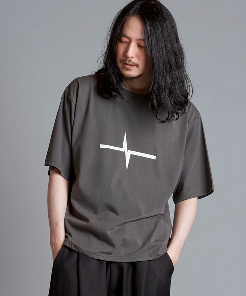 NO ID.(ノーアイディ)の「【NO ID.】Logo Print Crew Neck T-Shirt / ロゴ プリント クルーネック Tシャツ(Tシャツ/カットソー・メンズ・ブラック/ホワイト/グレー・2/1)」の13枚目の写真