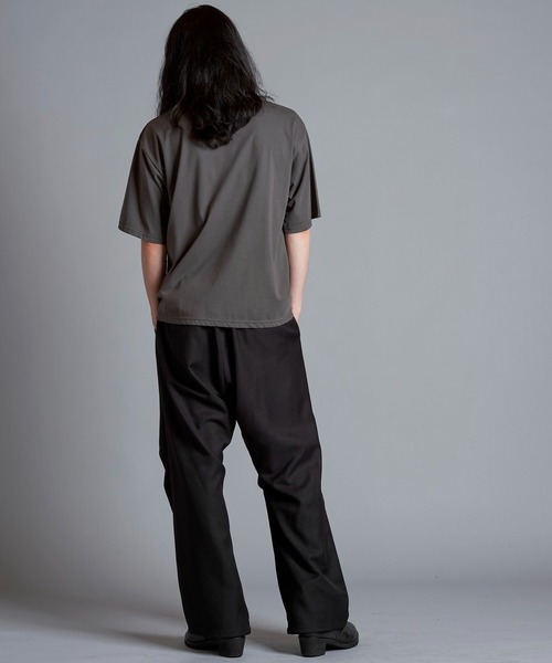 NO ID.(ノーアイディ)の「【NO ID.】Logo Print Crew Neck T-Shirt / ロゴ プリント クルーネック Tシャツ(Tシャツ/カットソー・メンズ・ブラック/ホワイト/グレー・2/1)」の8枚目の写真