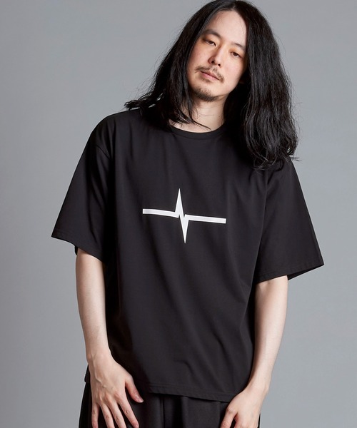 NO ID.(ノーアイディ)の「【NO ID.】Logo Print Crew Neck T-Shirt / ロゴ プリント クルーネック Tシャツ(Tシャツ/カットソー・メンズ・ブラック/ホワイト/グレー・2/1)」の6枚目の写真