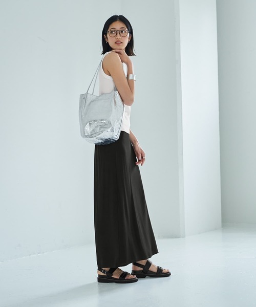STYLE DELI(スタイルデリ)の「薄手なセンシュアルロング丈スカート(スカート・レディース・ネイビー/ブラック・MEDIUM/SMALL)」の10枚目の写真