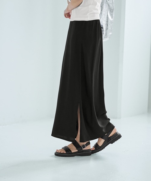 STYLE DELI(スタイルデリ)の「薄手なセンシュアルロング丈スカート(スカート・レディース・ネイビー/ブラック・MEDIUM/SMALL)」の11枚目の写真