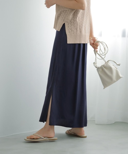 STYLE DELI(スタイルデリ)の「薄手なセンシュアルロング丈スカート(スカート・レディース・ネイビー/ブラック・MEDIUM/SMALL)」の5枚目の写真