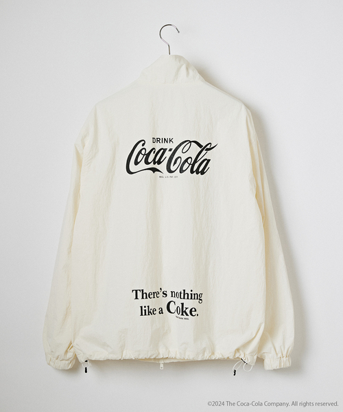 EDIFICE（エディフィス）の「Coca-Cola / 別注 トラック ジャケット（ナイロンジャケット・メンズ・ブラック/ホワイト・MEDIUM/LARGE）」の4枚目の写真