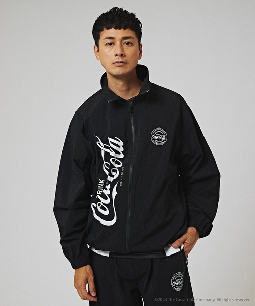 EDIFICE（エディフィス）の「Coca-Cola / 別注 トラック ジャケット（ナイロンジャケット・メンズ・ブラック/ホワイト・MEDIUM/LARGE）」の6枚目の写真