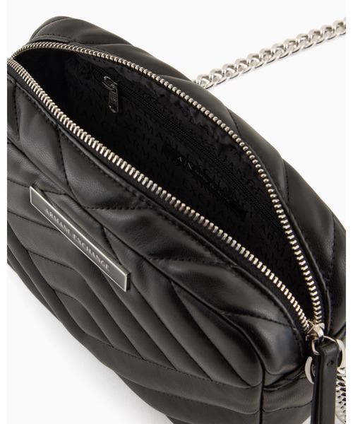 ARMANI EXCHANGE(アルマーニエクスチェンジ)の「【A|X アルマーニ エクスチェンジ】<オンライン限定>ボックスロゴ キルティングミニショルダーバッグ(ショルダーバッグ・レディース・ブラック/ダークベージュ・FREE)」の7枚目の写真
