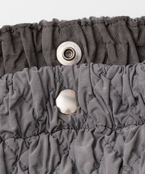 NULABEL（ニューレーベル）の「【NULABEL /ニューレーベル】GARMENT DYED CONTRACTION QUILTED BAG（ハンドバッグ・メンズ・ブラック・FREE）」の6枚目の写真