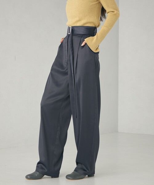 EMMEL REFINES（エメルリファインズ）の「＜EMMEL REFINES＞EM サテン カーブ パンツ（スラックス・レディース・ネイビー/オリーブ・S/M）」の3枚目の写真