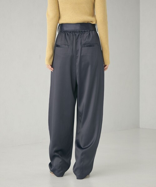 EMMEL REFINES（エメルリファインズ）の「＜EMMEL REFINES＞EM サテン カーブ パンツ（スラックス・レディース・ネイビー/オリーブ・S/M）」の4枚目の写真