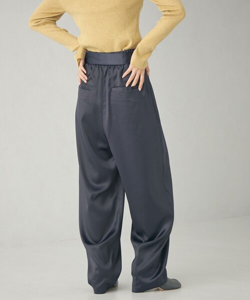 EMMEL REFINES（エメルリファインズ）の「＜EMMEL REFINES＞EM サテン カーブ パンツ（スラックス・レディース・ネイビー/オリーブ・S/M）」の5枚目の写真