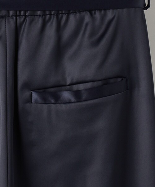 EMMEL REFINES（エメルリファインズ）の「＜EMMEL REFINES＞EM サテン カーブ パンツ（スラックス・レディース・ネイビー/オリーブ・S/M）」の15枚目の写真