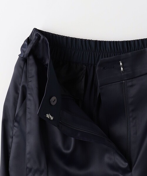 EMMEL REFINES（エメルリファインズ）の「＜EMMEL REFINES＞EM サテン カーブ パンツ（スラックス・レディース・ネイビー/オリーブ・S/M）」の16枚目の写真