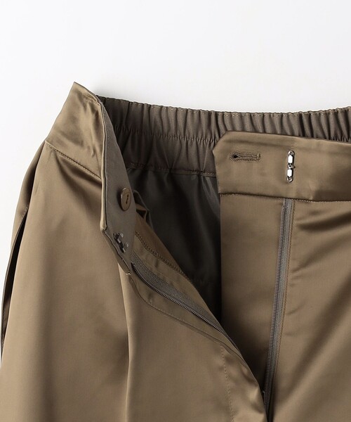 EMMEL REFINES（エメルリファインズ）の「＜EMMEL REFINES＞EM サテン カーブ パンツ（スラックス・レディース・ネイビー/オリーブ・S/M）」の22枚目の写真