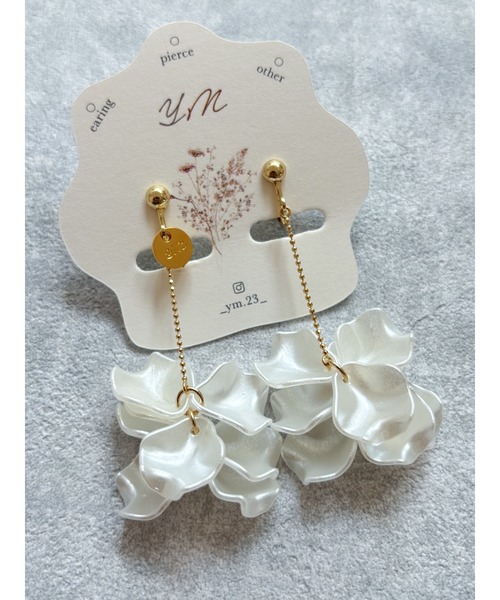 YM】ゆらゆら揺れる花びらイヤリング ニッケルフリー(MA YM】ゆらゆら揺れる花びらイヤリング ニッケルフリー(MA