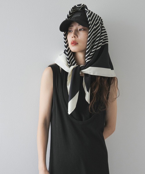 bohmal（ボマール）の「プリント大判スカーフ/バンダナ（バンダナ/スカーフ・レディース・ブラック/ホワイト/ベージュ・FREE）」の12枚目の写真