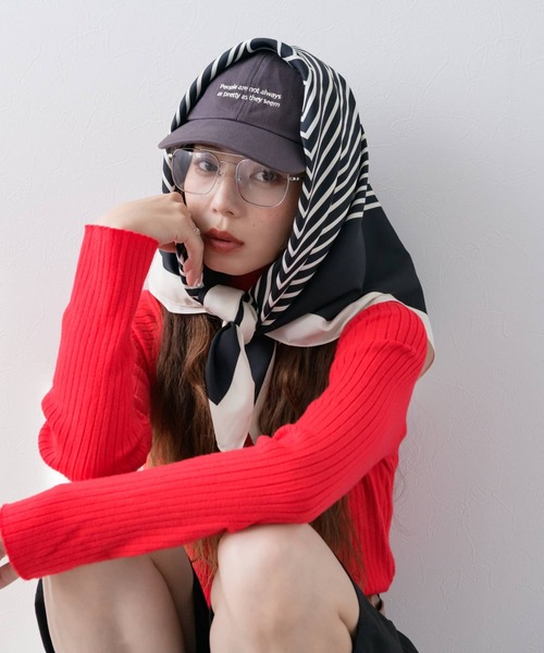 bohmal（ボマール）の「プリント大判スカーフ/バンダナ（バンダナ/スカーフ・レディース・ブラック/ホワイト/ベージュ・FREE）」の5枚目の写真