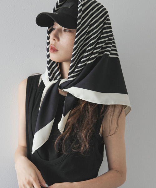 bohmal（ボマール）の「プリント大判スカーフ/バンダナ（バンダナ/スカーフ・レディース・ブラック/ホワイト/ベージュ・FREE）」の8枚目の写真