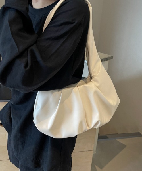 Teem Store(チームストア)の「太ベルトギャザーワンハンドルショルダーバッグ(ハンドバッグ・レディース・ブラウン/ブラック/アイボリー・F)」の2枚目の写真