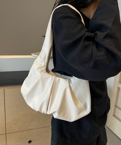 Teem Store(チームストア)の「太ベルトギャザーワンハンドルショルダーバッグ(ハンドバッグ・レディース・ブラウン/ブラック/アイボリー・F)」の14枚目の写真