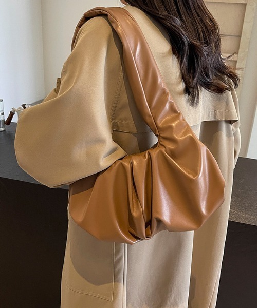 Teem Store(チームストア)の「太ベルトギャザーワンハンドルショルダーバッグ(ハンドバッグ・レディース・ブラウン/ブラック/アイボリー・F)」の4枚目の写真