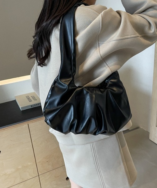 Teem Store(チームストア)の「太ベルトギャザーワンハンドルショルダーバッグ(ハンドバッグ・レディース・ブラウン/ブラック/アイボリー・F)」の9枚目の写真