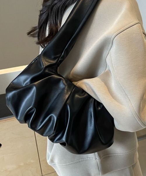 Teem Store(チームストア)の「太ベルトギャザーワンハンドルショルダーバッグ(ハンドバッグ・レディース・ブラウン/ブラック/アイボリー・F)」の8枚目の写真