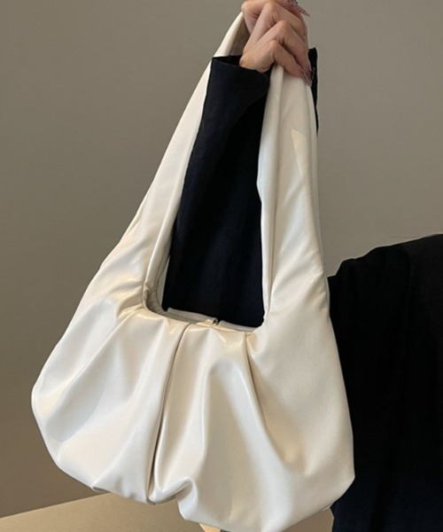 Teem Store(チームストア)の「太ベルトギャザーワンハンドルショルダーバッグ(ハンドバッグ・レディース・ブラウン/ブラック/アイボリー・F)」の12枚目の写真