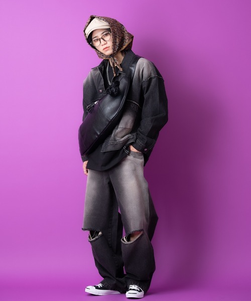 an meets zakka（アンミツザッカ）の「an meets zakka アンティークタッチ合成皮革ビッグバナナショルダーバッグ / バック カバン 鞄 レディース メンズ ユニセックス 大容量 斜めがけ（ショルダーバッグ・メンズ・ブラック/アイボリー/ブラウン・ONESIZE）」の10枚目の写真