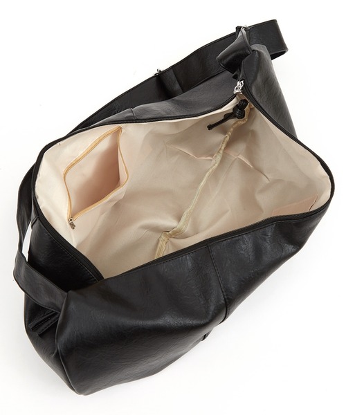 an meets zakka（アンミツザッカ）の「an meets zakka アンティークタッチ合成皮革ビッグバナナショルダーバッグ / バック カバン 鞄 レディース メンズ ユニセックス 大容量 斜めがけ（ショルダーバッグ・メンズ・ブラック/アイボリー/ブラウン・ONESIZE）」の13枚目の写真