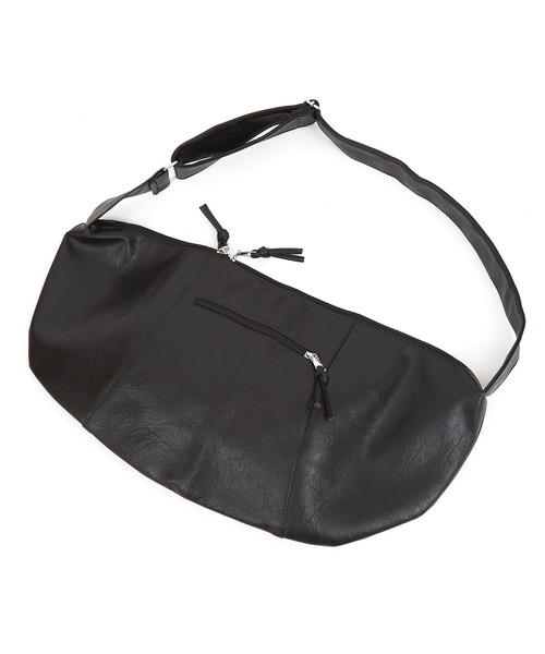 an meets zakka（アンミツザッカ）の「an meets zakka アンティークタッチ合成皮革ビッグバナナショルダーバッグ / バック カバン 鞄 レディース メンズ ユニセックス 大容量 斜めがけ（ショルダーバッグ・メンズ・ブラック/アイボリー/ブラウン・ONESIZE）」の11枚目の写真