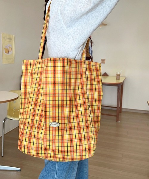 SHEPP（シープ）の「【リバーシブル】マドラスチェック柄トートバッグ（トートバッグ・レディース・パープル/ブラック/グリーン/イエロー・F）」の5枚目の写真