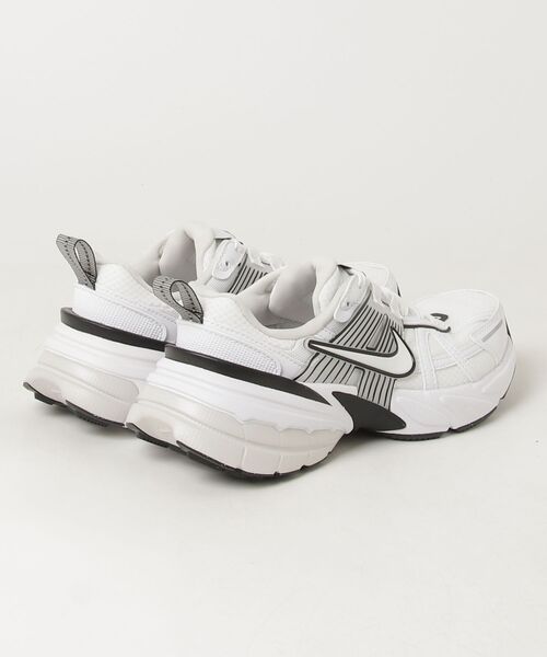 NIKE(ナイキ)の「WMNS V2K RUN(スニーカー・メンズ・ホワイト系その他・23.5cm/24.5cm/23.0cm/24.0cm/27.0cm/27.5cm/25.5cm/26.5cm/28.0cm/26.0cm/22.5cm/25.0cm)」の7枚目の写真