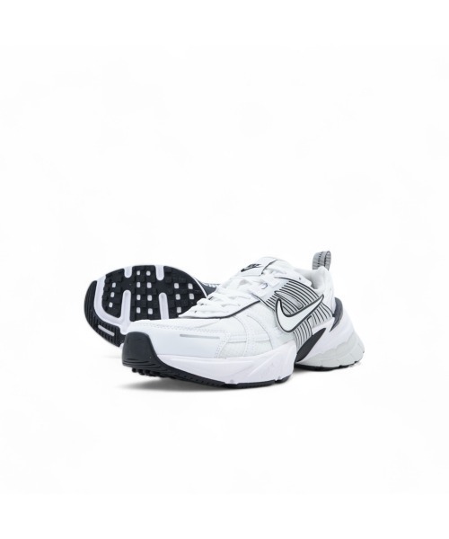 NIKE(ナイキ)の「WMNS V2K RUN(スニーカー・メンズ・ホワイト系その他・23.5cm/24.5cm/23.0cm/24.0cm/27.0cm/27.5cm/25.5cm/26.5cm/28.0cm/26.0cm/22.5cm/25.0cm)」の1枚目の写真