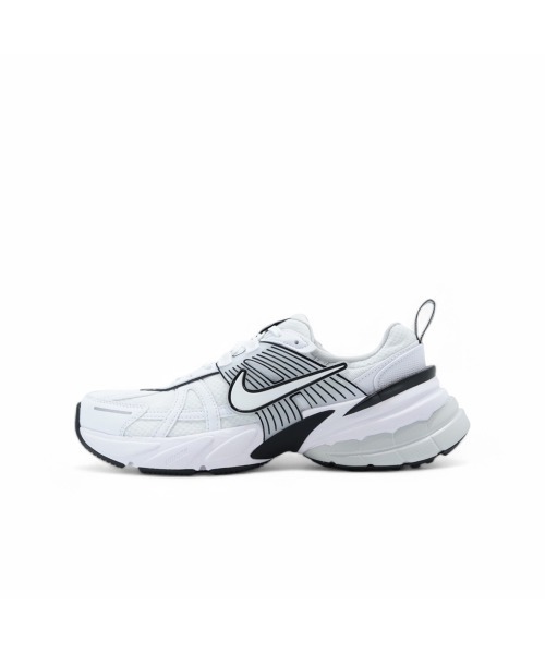 NIKE(ナイキ)の「WMNS V2K RUN(スニーカー・メンズ・ホワイト系その他・23.5cm/24.5cm/23.0cm/24.0cm/27.0cm/27.5cm/25.5cm/26.5cm/28.0cm/26.0cm/22.5cm/25.0cm)」の2枚目の写真