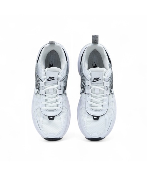 NIKE(ナイキ)の「WMNS V2K RUN(スニーカー・メンズ・ホワイト系その他・23.5cm/24.5cm/23.0cm/24.0cm/27.0cm/27.5cm/25.5cm/26.5cm/28.0cm/26.0cm/22.5cm/25.0cm)」の4枚目の写真
