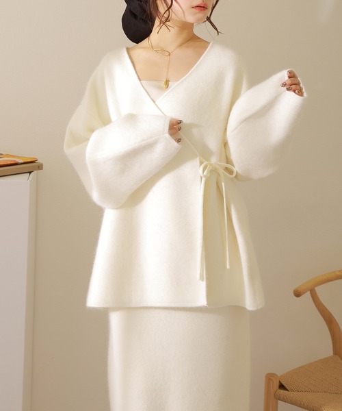 LAULEN(ローレン)の「cache coeur knit cardigan /カシュクール ボリュームスリーブ ニット カーディガン(カーディガン/ボレロ・レディース・ベージュ/ブラック/アイボリー・FREE)」の2枚目の写真