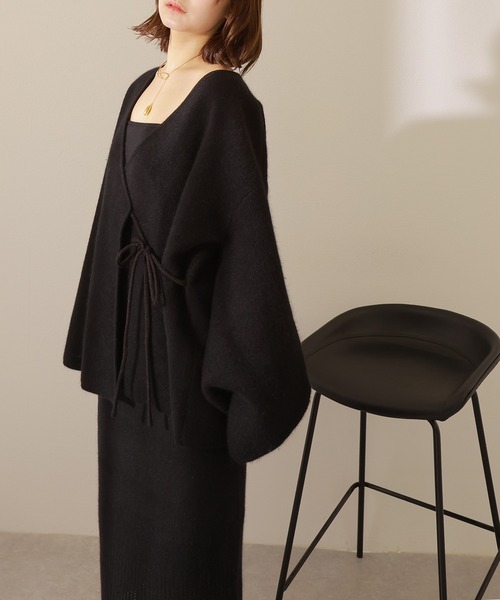 LAULEN(ローレン)の「cache coeur knit cardigan /カシュクール ボリュームスリーブ ニット カーディガン(カーディガン/ボレロ・レディース・ベージュ/ブラック/アイボリー・FREE)」の6枚目の写真